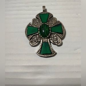 Vintage Miracle Britain Pendant beautifully designed. 2.5” in length